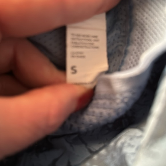 Fabletics Fundamental Shorts Blue Abstract Lined Performance 7" - Picture 7 of 9